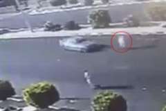 道路を走って横断しようとした歩行者が車に撥ね飛ばされ死亡