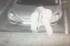 ショットガン?で顎の下から頭部を撃ち抜き自殺する男性