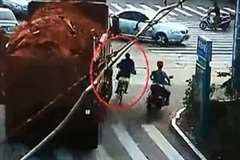 ダンプカーの右折に巻き込まれた自転車の女性がタイヤで潰され即死