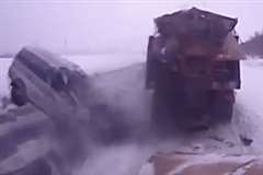 スピードの出しすぎと車間距離の詰めすぎで起こる事故