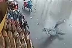 自殺?事故?建物から落下し生き延びた男性