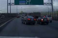 周りの状況をよく確認もせず車線変更した結果・・・