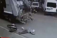 ゴミ収集車に頭を轢かれライダー死亡