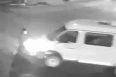 交差点内で直進していたスクーターと左折車が衝突!